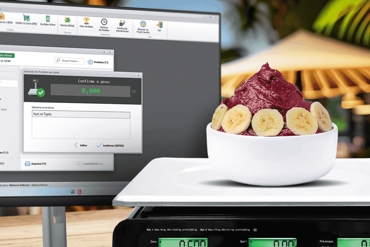 Cliente colocando o copo de açaí na balança eletrônica integrada ao Consumer, com valor sendo calculado automaticamente.